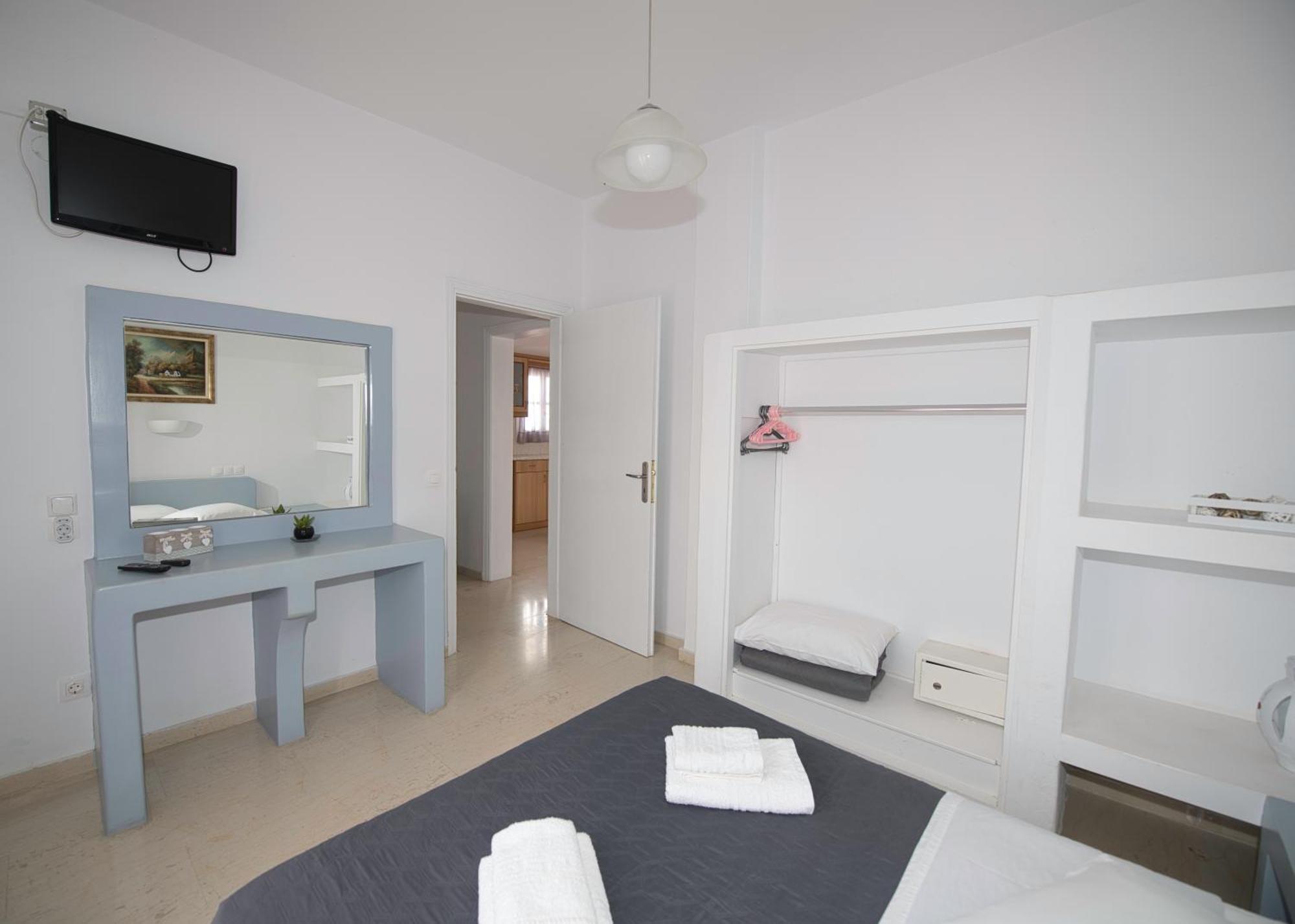 Ira Apartments Kamári Buitenkant foto