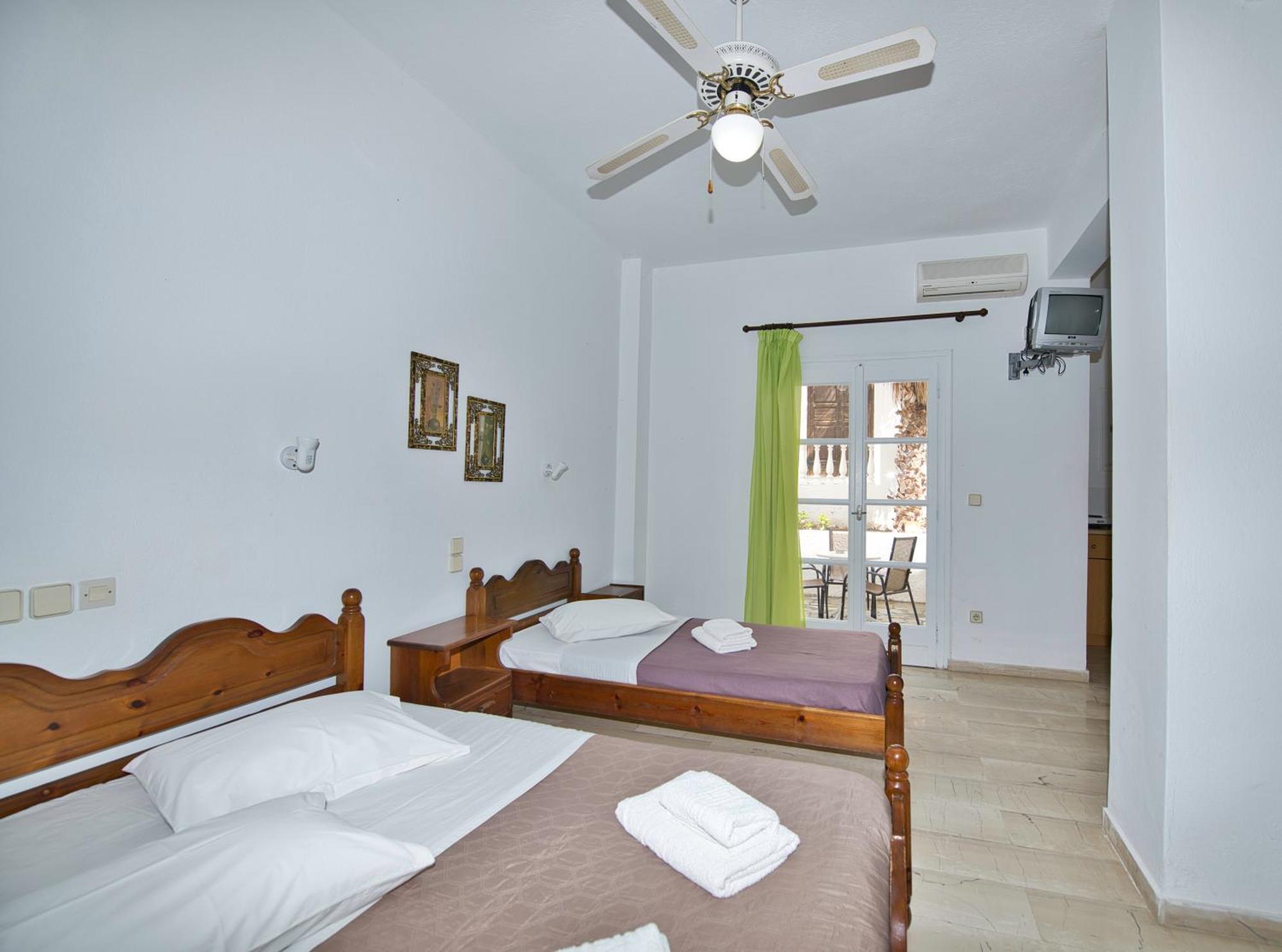 Ira Apartments Kamári Buitenkant foto